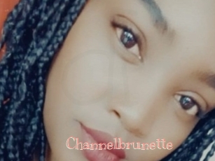 Channelbrunette