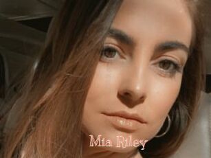 Mia_Riley