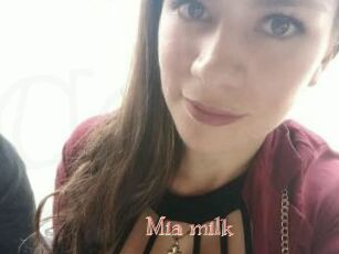 Mia_milk